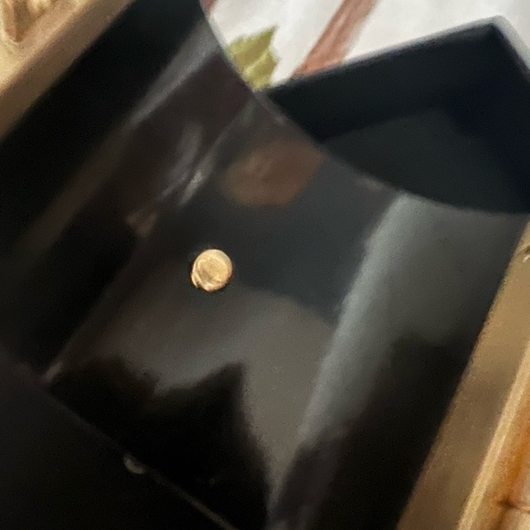 CHANEL - Picture 5 of 5